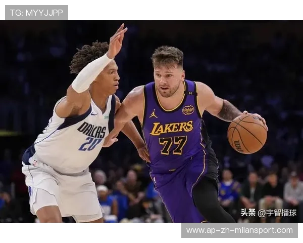 东契奇背身单挑晃动后跳投命中，独行侠攻势不断